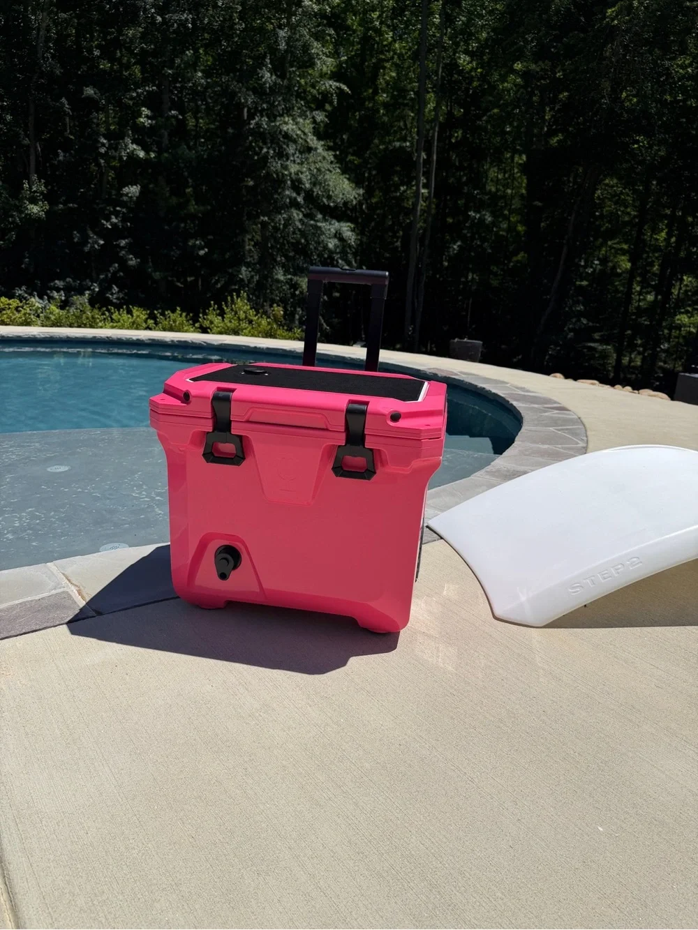 Brumate BrüTank 35-Quart Rolling Cooler in Neon Pink